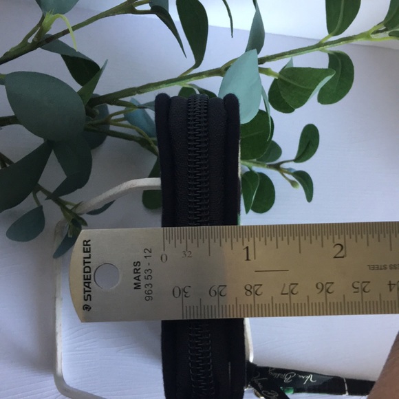 Vera Bradley Wristlet (Retired Floral Pattern) RARE - Picture 9 of 10